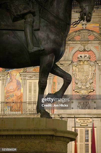 detail of an equestrian statue of king philip iii at plaza mayor - casa de la panaderia stock pictures, royalty-free photos & images