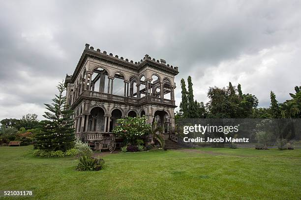 old hacienda mansion - the ruins - insel negros island stock-fotos und bilder