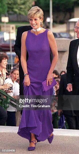 Princess Of Wales In Chicago, USA, Arriving For Gala Dinner At Field Museum Of Natural History. Diana Is Wearing A Dress Designed By Fashion Designer...