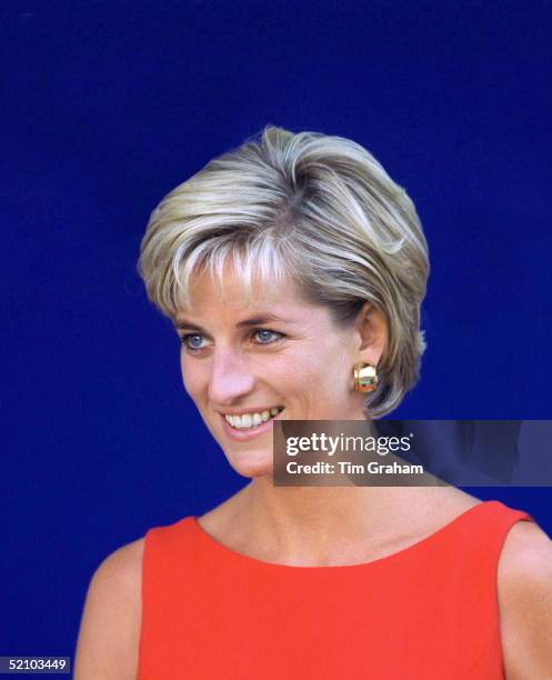 Diana, Princess Of Wales, At Northwick Park And St. Mark's Hospital In Harrow, Middlesex, To Lay The Foundation Stone For The New Children's...