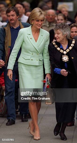 Diana , Princess Of Wales, Opening The New Renal Unit At Great Ormond Street Hospital, London. The Visit Is Also To Celebrate The Variety Club's Gold...