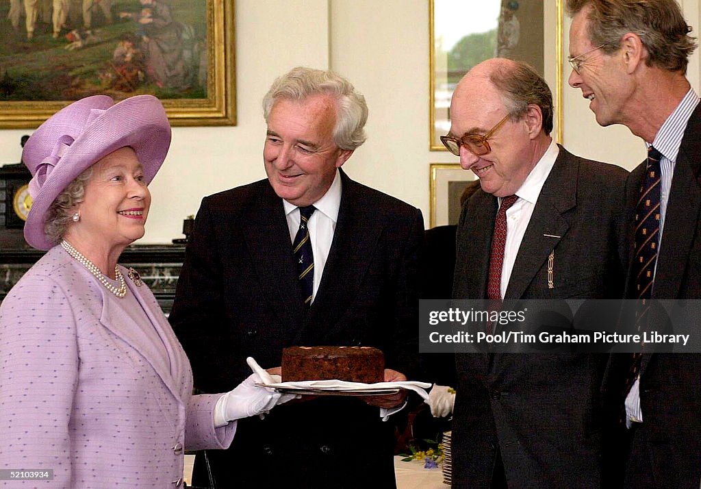 Queen Cake Cricket