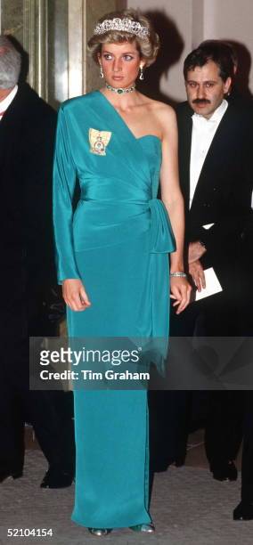 Princess Diana At A Banquet At Claridges Hosted By The President Of Turkey At The End Of His State Visit She Is Wearing The Spencer Tiara And An...