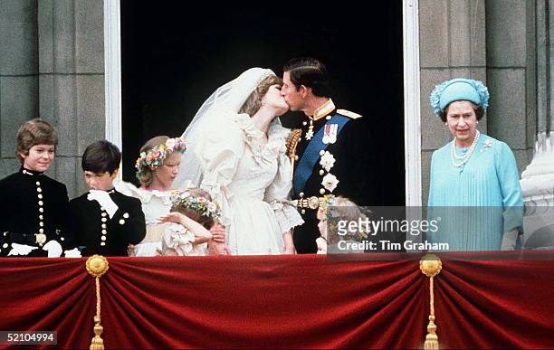 Prince Charles And Princess Diana Kissing On The Balcony Of Buckingham Palace On Their Wedding Day. Lord Nicholas Windsor, Edward Van Cutsem, Sarah...