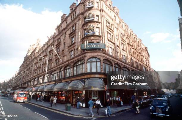 Harrods Royal Warrants Displayed Above The Store In Knightsbridge Owned By Mohammed Al Fayed.circa 1990s