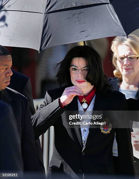 Singer Michael Jackson departs after the second day of jury selection in his trial on nine counts of child molestation February 1, 2004 in Santa...