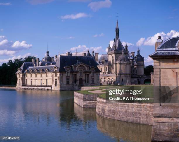 chateau de chantilly - oise stockfoto's en -beelden