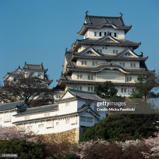 himeji castle, japan - himeji stock pictures, royalty-free photos & images