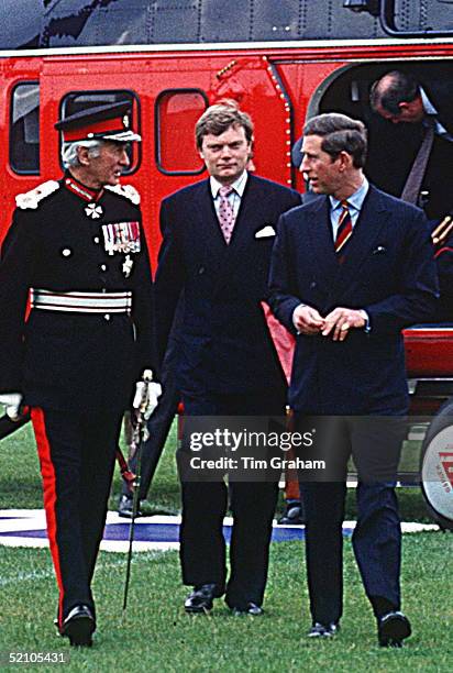 Prince Charles With Private Secretary Stephen Lamport Ariving In Oxford Chatting With The Lord Lieutenant Of Oxfordshire ? Who Was There To Greet Him