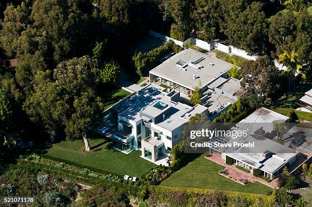 larry david's house - larry david photos stock pictures, royalty-free photos & images
