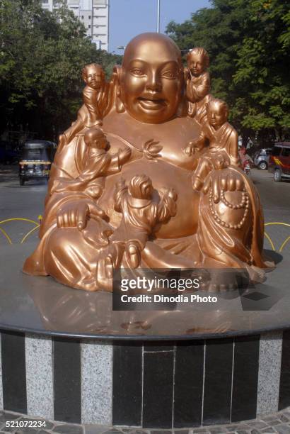 statue of huge chinese happy man with five children chandavarkar lane borivali mumbai - copper art india stock pictures, royalty-free photos & images
