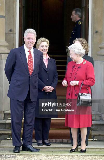 The Queen Meeting President Bill Clinton With His Wife Hillary And Daughter Chelsea At Buckingham Palace.