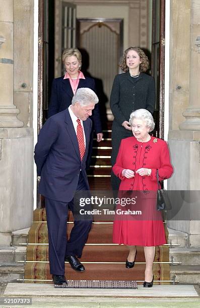 The Queen Meeting President Bill Clinton With His Wife Hillary And Daughter Chelsea At Buckingham Palace.