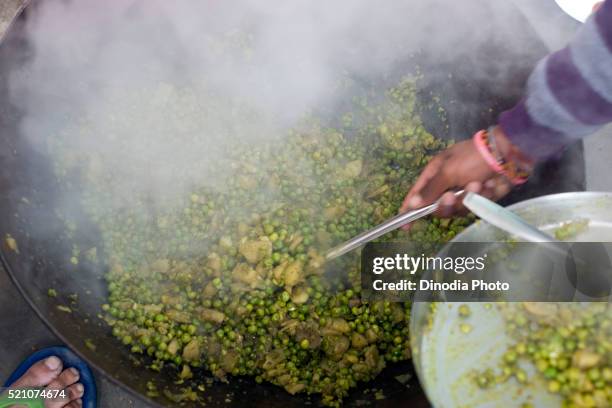chuda mater frying green peas, uttar pradesh, india, asia - matar stock pictures, royalty-free photos & images