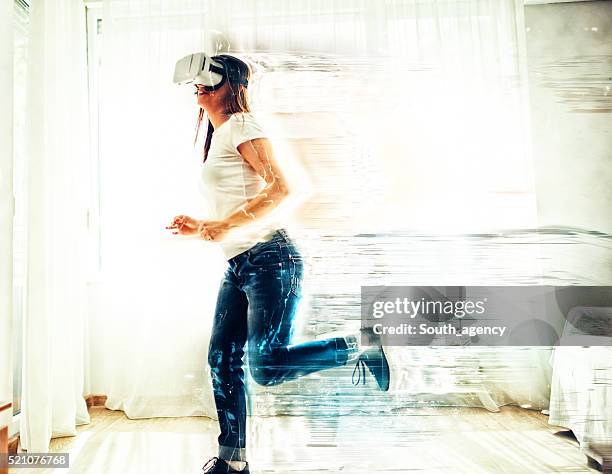 running through virtual reality - top prospects game stockfoto's en -beelden