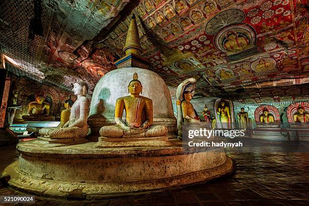 dambulla cave temple - buddha statues, sri lanka - sri lanka stockfoto's en -beelden