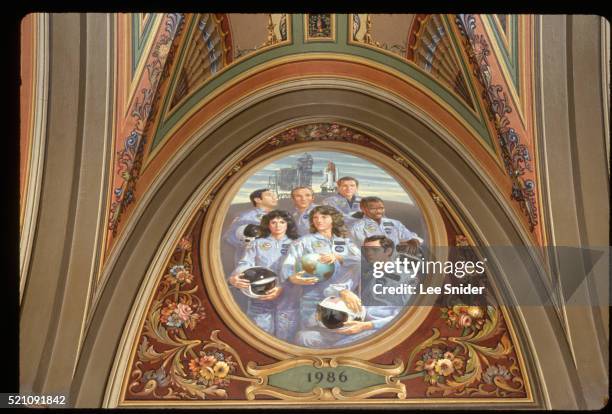 challenger space shuttle memorial painting - judith resnik astronaute photos et images de collection