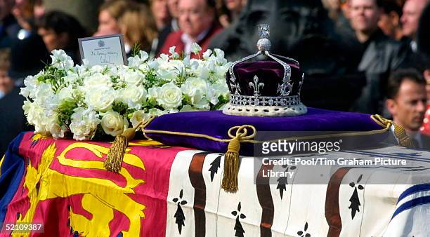 The Coffin Of The Queen Mother With A Wreath From The Queen. The Message "in Loving Memory, Lillibet" - Signed By The Queen With The Family Name She...
