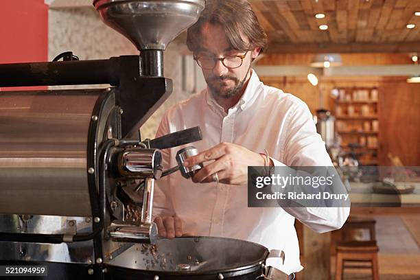 owner operating in coffee roaster - 焙煎 ストックフォトと画像