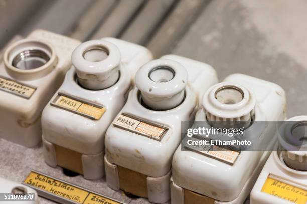 antiquated fuse box - fuse box stockfoto's en -beelden