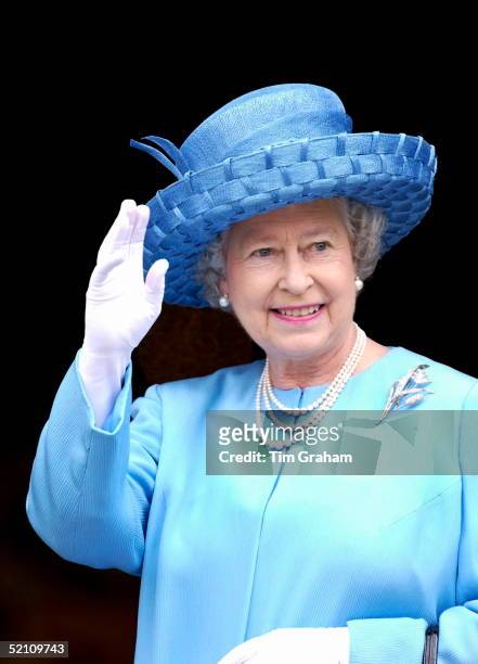Looking Happy And Radiant Queen Elizabeth II Waving Outside St. Paul's Cathedral On The Day Of The Service To Mark Her Golden Jubilee - The 50th...