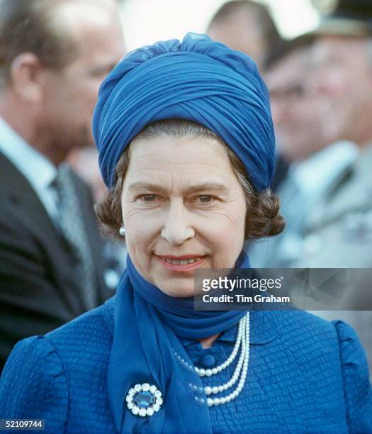 The Queen In Saudi Arabia Wearing A Turban Hat During Her Visit To The Gulf States