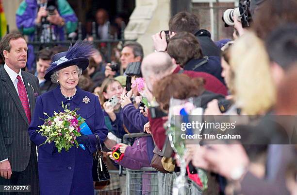 The Queen At Westminster Abbey In London For The Commonwealth Observance Service. With Her Bodyguard Ken Atmore Beside Her She Went On A Walkabout...