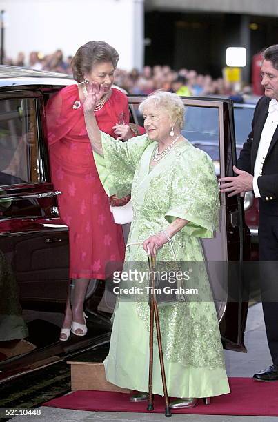 Queen Mother At Covent Garden Opera House On The Evening Of Her 100th Birthday To Watch The Kirov Ballet. With Her Is Princess Margaret.