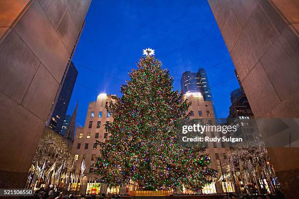 rockefeller center at christmas time - rockefeller centre christmas stock pictures, royalty-free photos & images