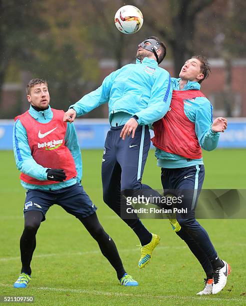 Vedad Ibisevic receives the ball against Jens Hegeler and Niklas Stark of Hertha BSC during the training of Hertha BSC on april 14, 2016 in Berlin,...