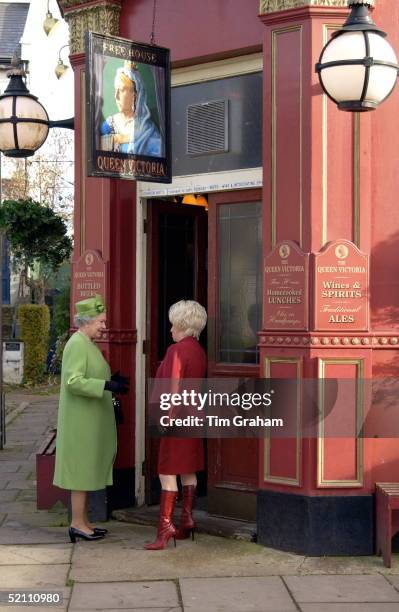 The Queen Visiting The Set Of The " Eastenders " Television Show During A Broadcasting Theme Day. The Queen Going Into The Queen Vic Pub With Barbara...