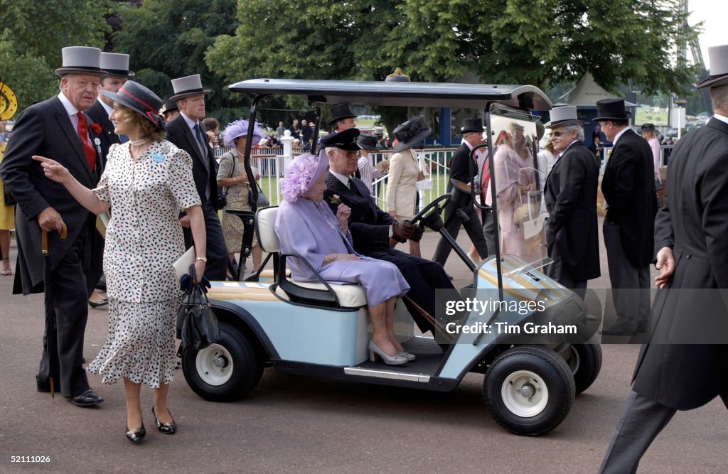 Queen Mother In Buggy Ascot