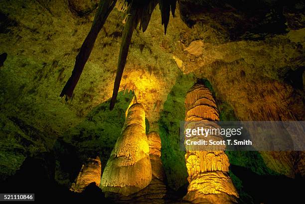 stalagmites inside carlsbad caverns - carlsbad caverns national park stock-fotos und bilder