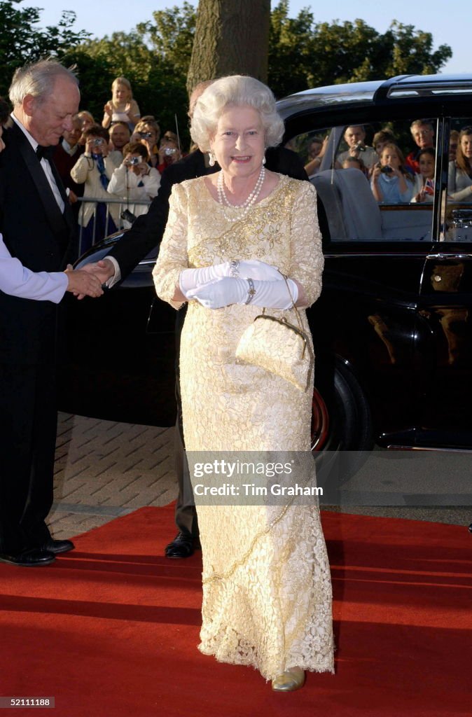 Queen Hardy Amies Design