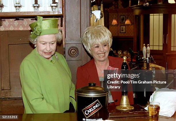 The Queen Visiting The Set Of The " Eastenders " Television Show During A Broadcasting Theme Day. Meeting Barbara Windsor . The Queen Is Behind The...
