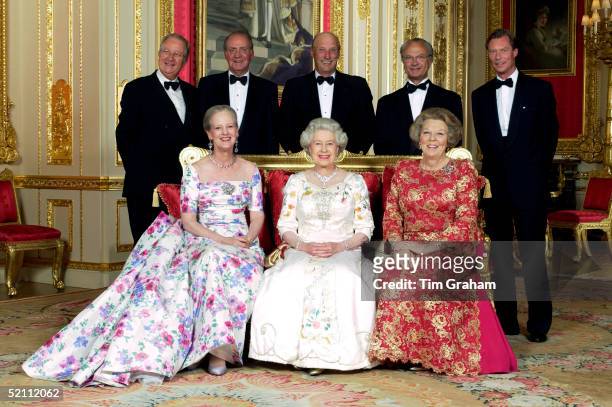 Crimson Drawing Room At Windsor Castle Queen Elizabeth II With The Reigning Sovereigns Of Europe For Unique Photograph To Mark Her Golden Jubilee. :...