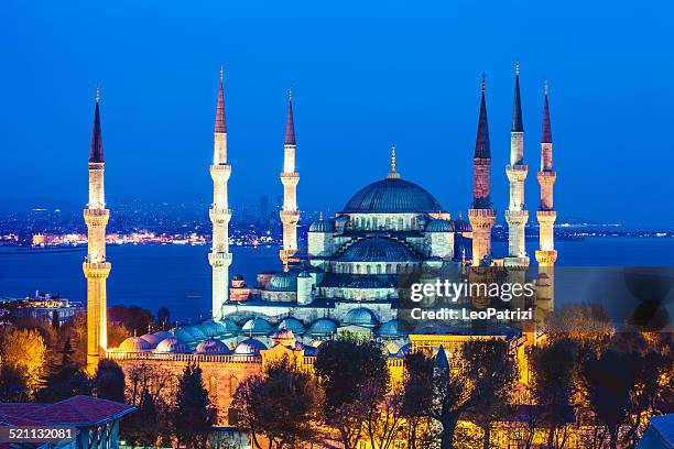 sultan ahmet camii - blue mosque in istanbul - istanbul sunset stock pictures, royalty-free photos & images