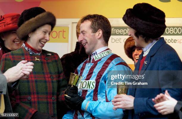 Princess Anne Laughing With Jockey Jim Culloty The Winner Of The Gold Cup On The Horse Best Mate And The Trainer Henrietta Knight . It's The Third...