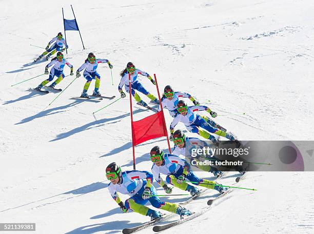 mehrere bilder weiblicher giant die slalomläuferin während des rennens - slalom skiing stock-fotos und bilder