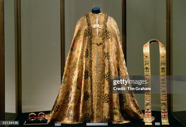 Mantle Robe Coronation Mantle Photos and Premium High Res Pictures - Getty Images