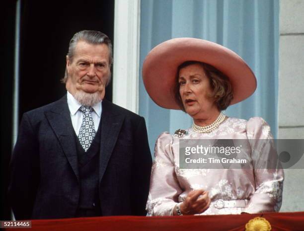 Buckingham Palace 1993 Photos and Premium High Res Pictures - Getty Images