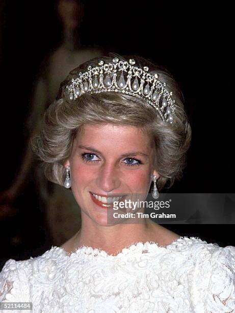 Princess Of Wales Wearing The Cambridge Knot Queen Mary Tiara Of Diamonds And Pearls Given To Her By The Queen At The British Embassy In Washington
