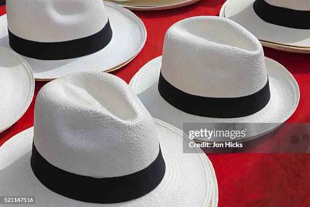 panama hats for sale. - casco viejo stock-fotos und bilder