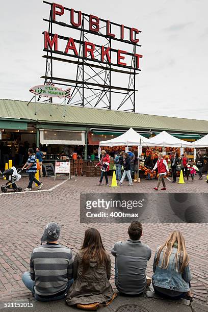public market - pike place market sign stock pictures, royalty-free photos & images