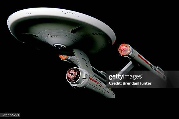 dans les étoiles - uss enterprise photos et images de collection