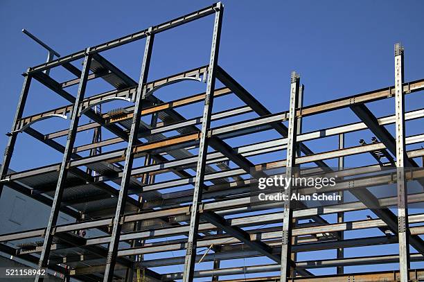 construction frame - steel fotografías e imágenes de stock