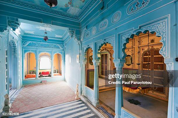 interior of city palace, udaipur, rajasthan, india - udaipur palace stock-fotos und bilder