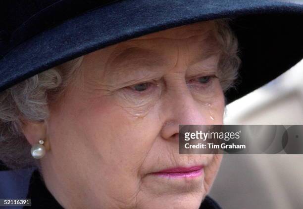 In A Week Of High Drama For Queen Elizabeth Ll At The Time Of The Court Case Of Ex-butler Paul Burrell She Gives Way To Tears At The Service Of...