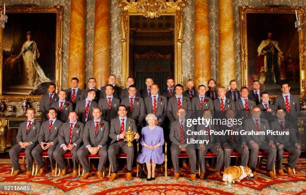 Joined By One Of Her Pet Dorgis The Queen Poses With The England Rugby Squad At Buckingham Palace To Celebrate The Rugby World Cup Win. Front Row :...