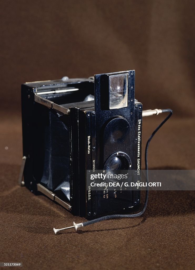 Gaumont Block-Notes stereoscopic camera...